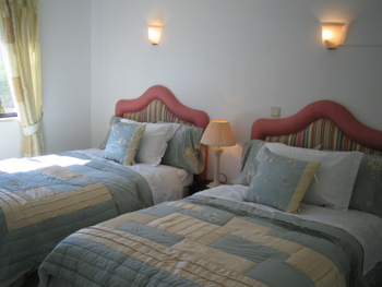 supersize_twinbeds_ensuite supersize_twinbeds_ensuite