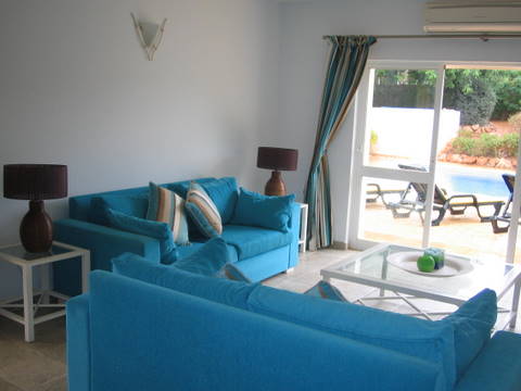 Comfort seating overlooking Pool & patio Comfort seating overlooking Pool & patio