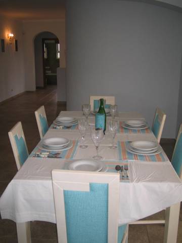 Formal indoor dining Formal indoor dining